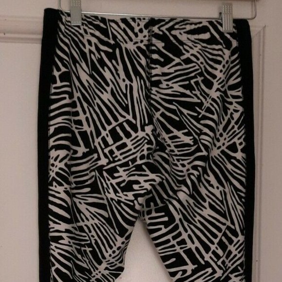 NIKE Leg-A-See Printed Leggings Pants Blk White M - Picture 7 of 9